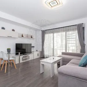 estepona-gardens-beach-apartment.es-andalucia.com/